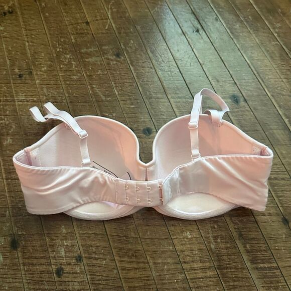 Victoria’s Secret Body light pink 32D strapless multi-way  bra - Picture 2 of 3